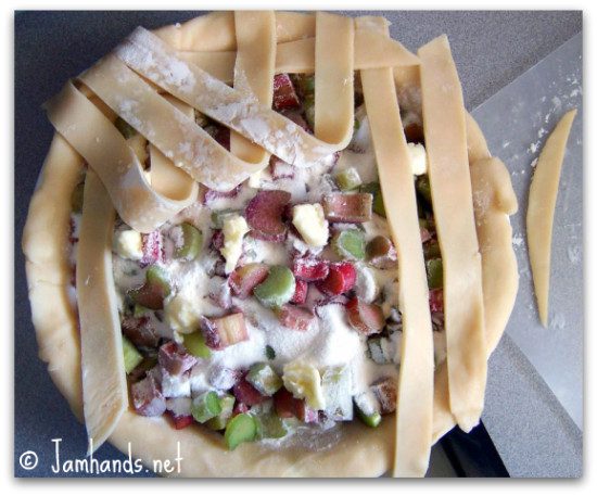 easy rhubarb pie recipe momspark.net