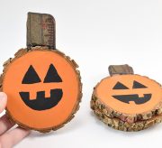 These jack-o-lantern pumpkin wood slice coasters are the cutest!