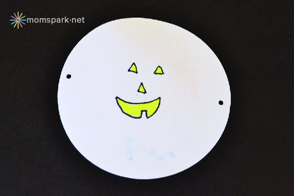 Easy Halloween Kid's Craft Thaumatropes Tutorial