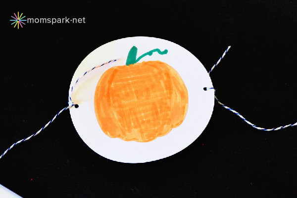 Easy Halloween Kid's Craft Thaumatropes Tutorial