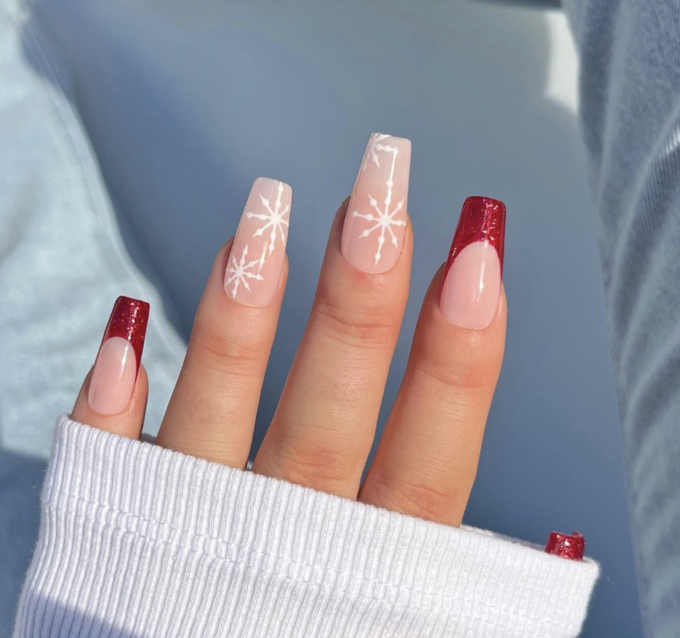 sparkles & snowflake christmas nails