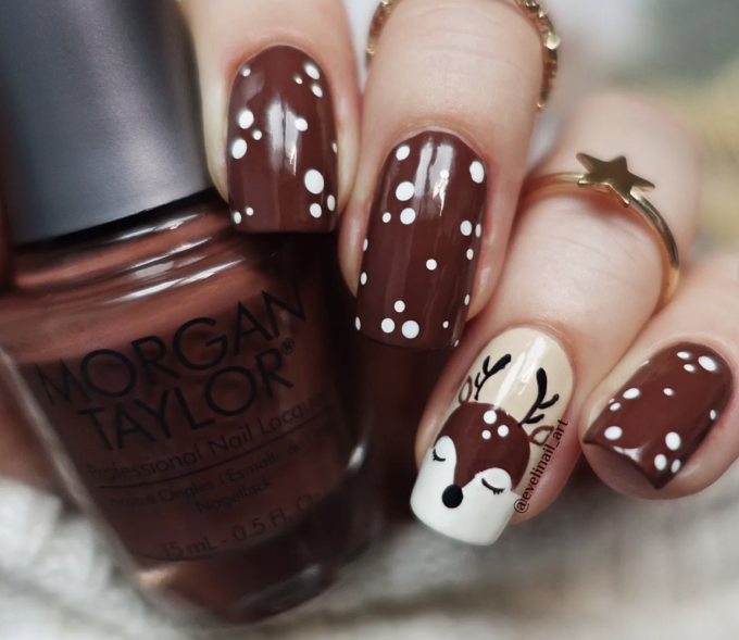 cozy cute reindeer christmas nails