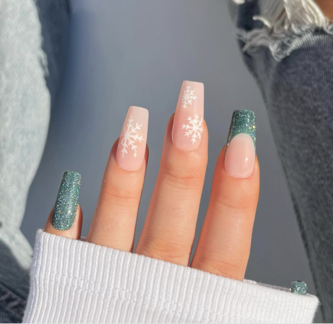 hunter green snowflakes christmas nails