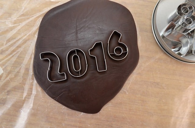 Simple and Gorgeous Cake Topper for a New Year!