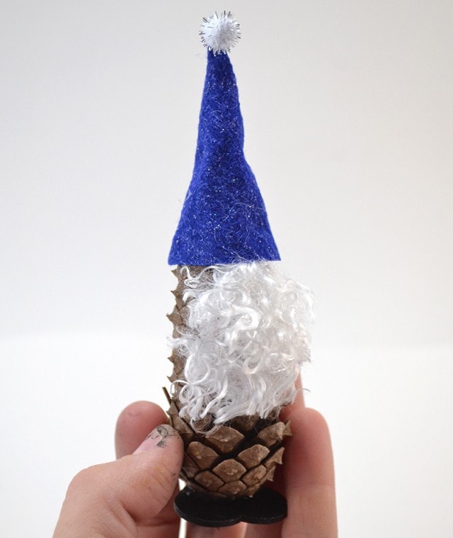 Easy Pine Cone Elf Craft