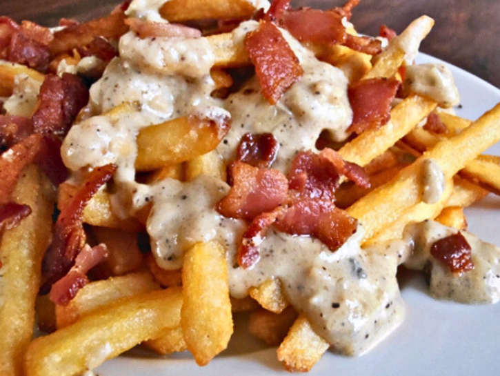 Crispy Fries with Bacon and Blue Cheese Sauce Recipe