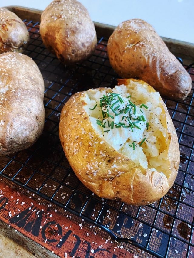 How to Make the Perfect Baked Potato Recipe