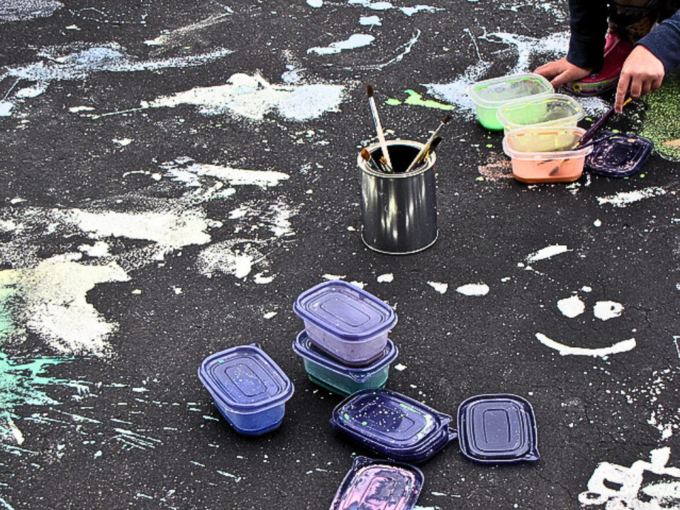 Easy Homemade Sidewalk Chalk Paint